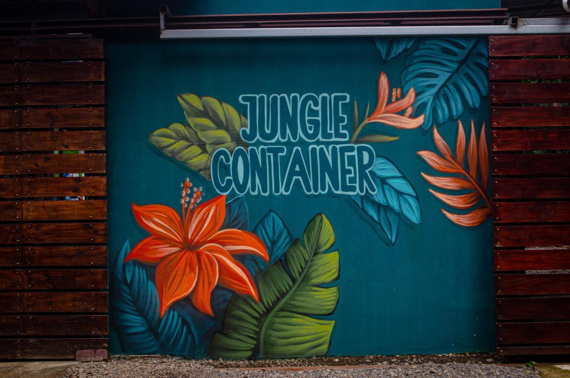 The Jungle Container Panzió Quepos Kültér fotó