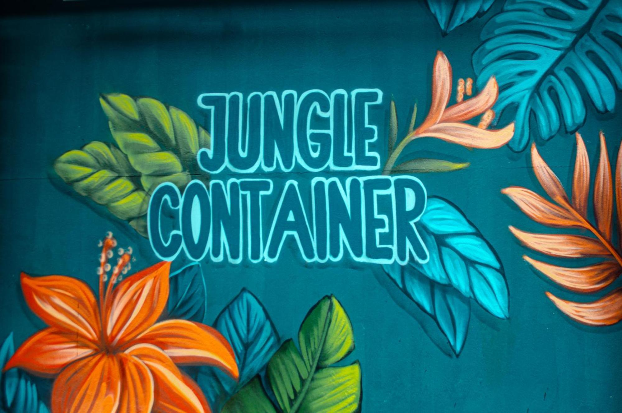 The Jungle Container Panzió Quepos Kültér fotó